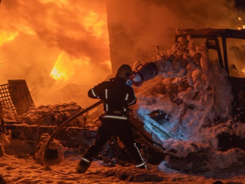 РФ вдарила по Новій пошті в Сумах: троє загиблих
