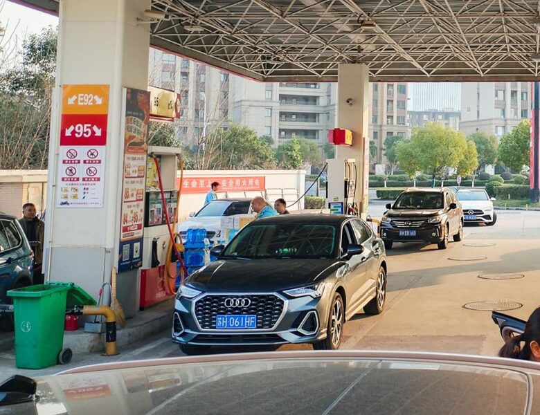 Росіянам пропонують заправляти авто в Китаї – соцмережі