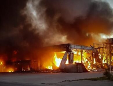 Росіяни атакували будівельний супермаркет на Миколаївщині