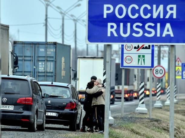 Росіяни дедалі частіше шукають способи виїхати з країни – ЗМІ