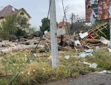Росіяни скинули бомби на Херсон, є постраждалі