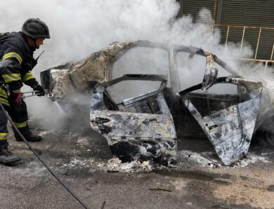 Росіяни вдарили дроном по авто в Херсоні: є жертви