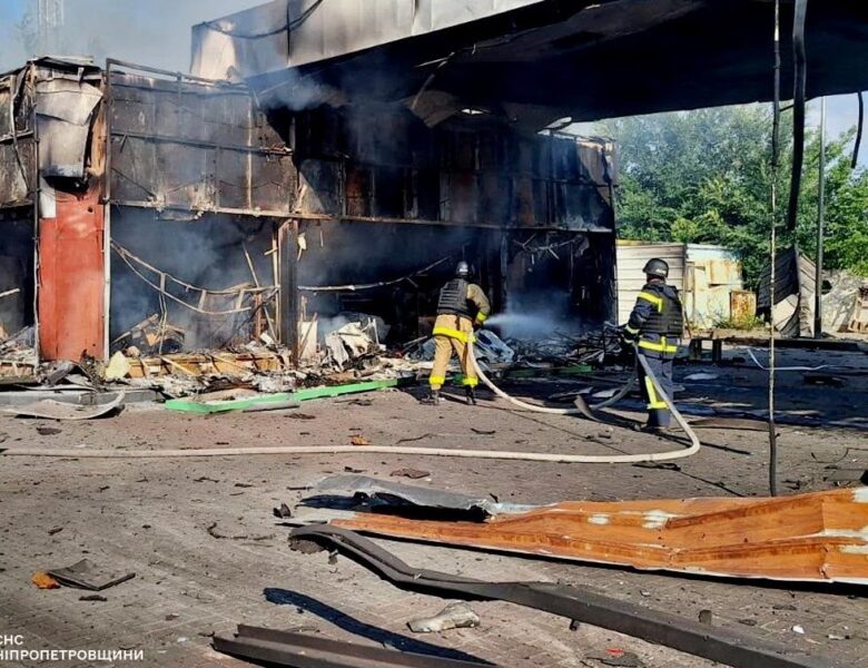 Росіяни вдарили по АЗС на Дніпропетровщині: є загиблий та поранені