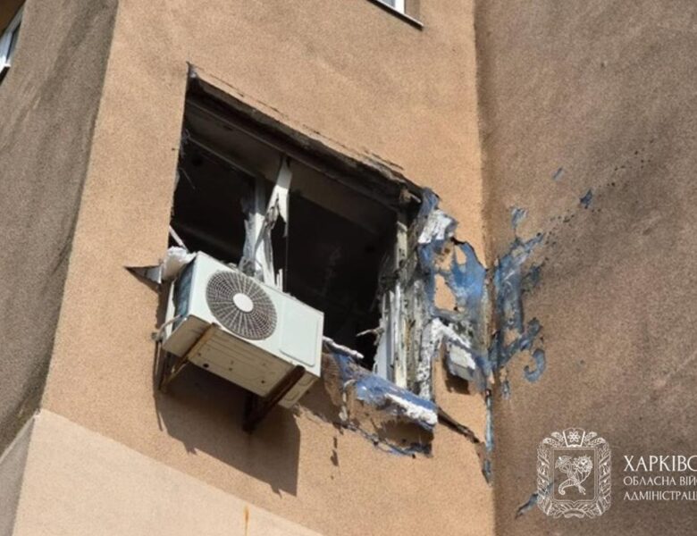 Російський дрон влетів у квартиру багатоповерхівки в Харкові