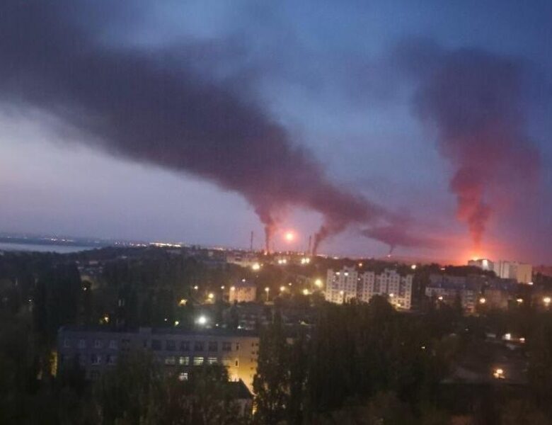 Росію атакували дрони: в Саратові палає НПЗ