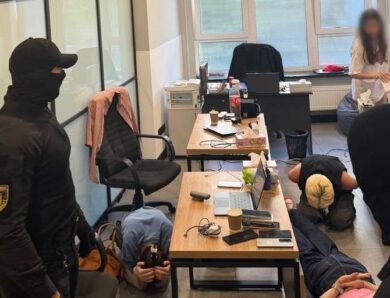 Шахрайський кол-центр у Києві ошукав десятки американців