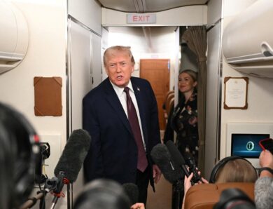 Трамп розкритикував союзників по НАТО по дорозі з саміту