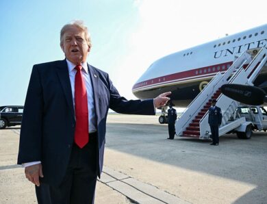 Трамп здійснив перший політ на подарованому Катаром літаку