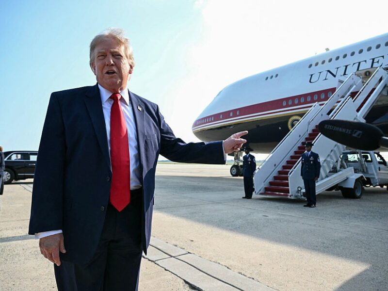Трамп здійснив перший політ на подарованому Катаром літаку