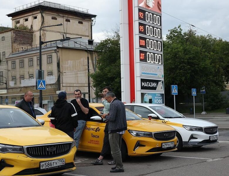 Ціни на бензин у Росії подолали психологічний рубіж