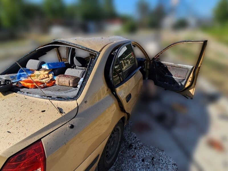 У Херсоні дрон РФ атакував цивільне авто, є жертви