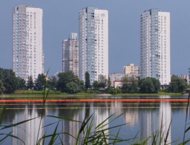 У Києві в озеро потрапили 350 тонн нафтопродуктів після атаки РФ