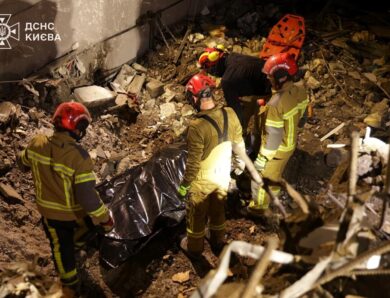 У Києві з-під завалів дістали ще два тіла