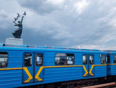 У Київському метро пояснили, куди зникають поїзди опівночі