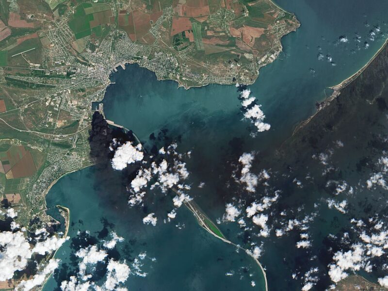 У Криму горять електропідстанції, почалися відключення води