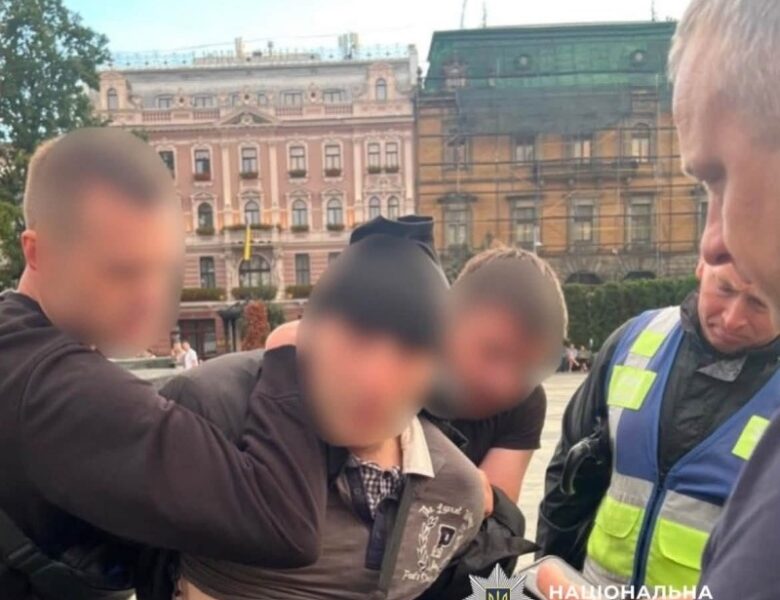 У Львові затримали озброєного ножем чоловіка з психічними розладами