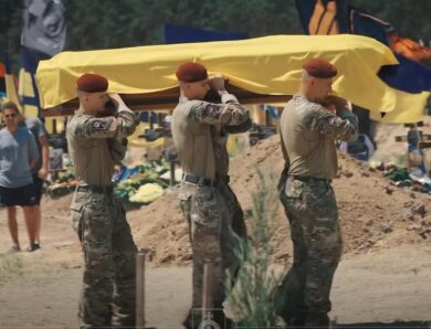 У Миколаєві відбулися похорони комбрига 154 ОМБр, якого знайшли мертвим