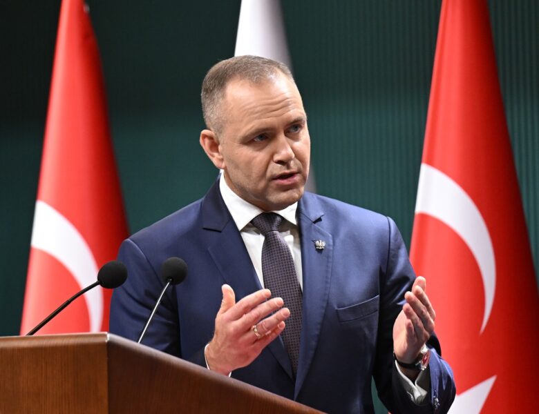 У Навроцького проти публікації даних про військову допомогу Києву