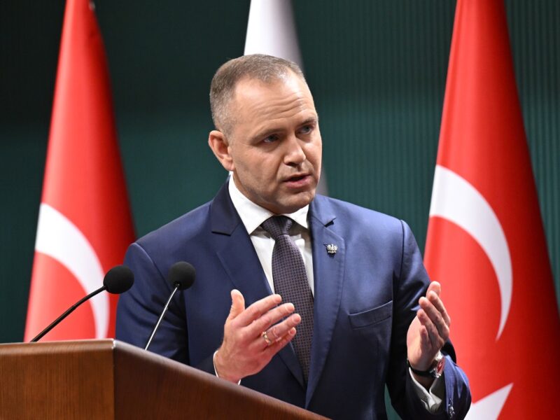 У Навроцького проти публікації даних про військову допомогу Києву