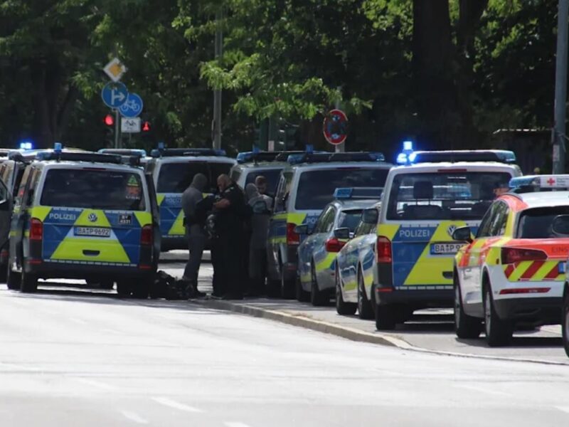 У Німеччині озброєний чоловік захопив заручників у банку