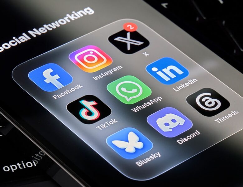 У роботі Facebook та Instagram стався масштабний збій