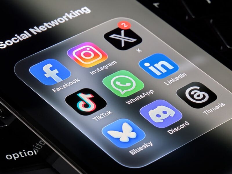 У роботі Facebook та Instagram стався масштабний збій