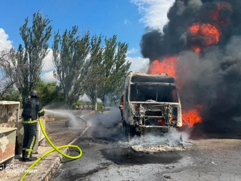 У Слов’янську дрон атакував вантажівку з пальним на АЗС