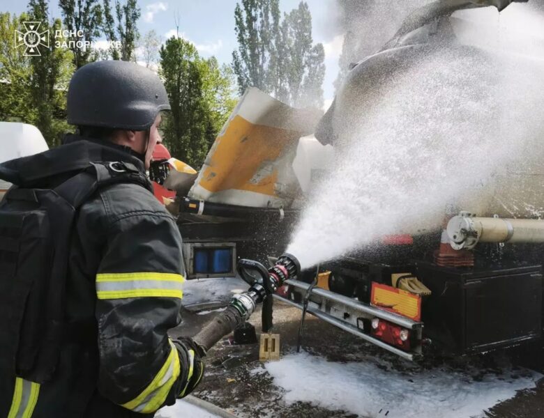 У Запоріжжі дрон влучив у підприємство, є поранені