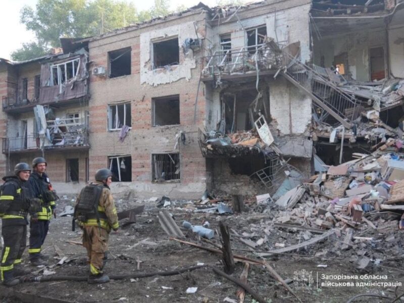 Удар по Запоріжжю: двоє загиблих, багато поранених