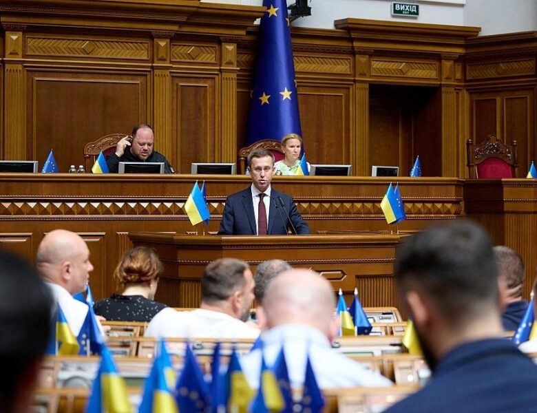 Україна місяць буде без міністра оборони – нардеп