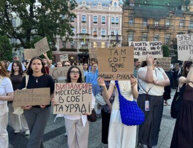 Українці п’ятий день вимагають повернути Федорова