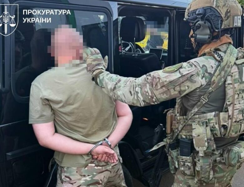 Військові організували збут зброї на Харківщині