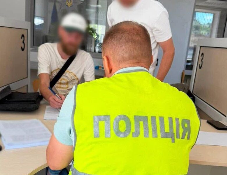 Зачинив собаку на балконі в спеку: киянину повідомили про підозру
