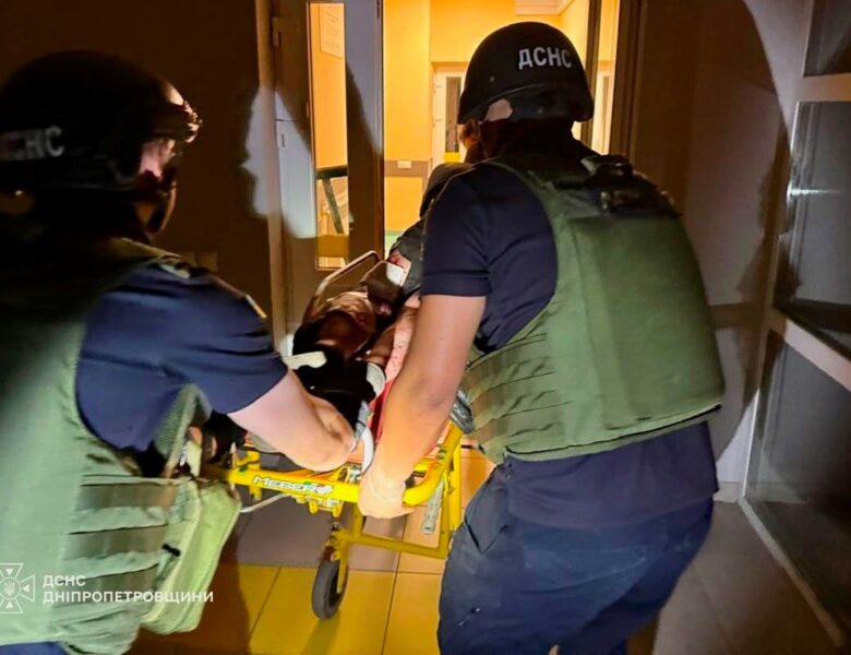 Загиблі, поранені і масштабні пошкодження: РФ вдарила по Нікопольщині