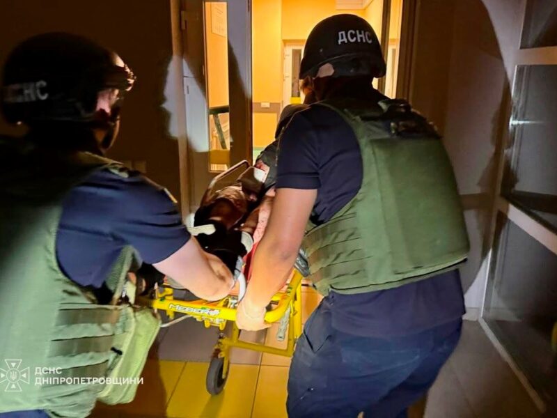 Загиблі, поранені і масштабні пошкодження: РФ вдарила по Нікопольщині