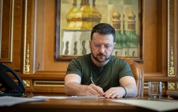 Зеленський підписав продовження мобілізації і воєнного стану