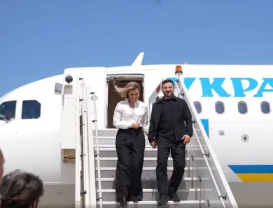 Зеленський прибув з візитом до Парижа