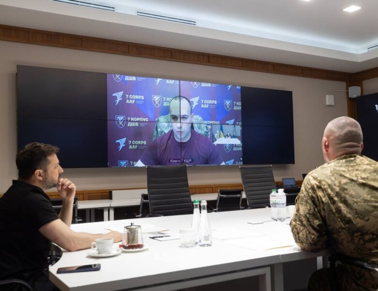 Зеленський провів нараду з командирами на тлі чуток про зміну головкома