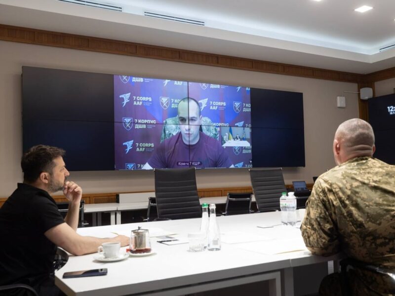 Зеленський провів нараду з командирами на тлі чуток про зміну головкома