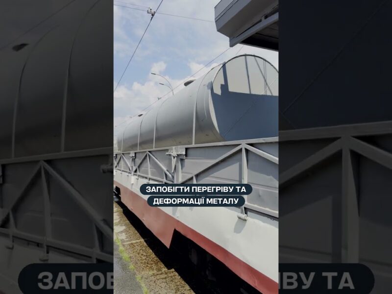 Спека у столиці: “Київпастранс” охолоджує трамвайні рейки