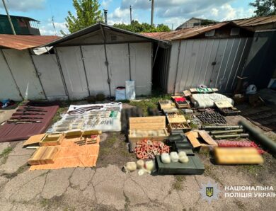 Автомати, гранатомети та тисячі набоїв: на Черкащині вилучили склад зброї
