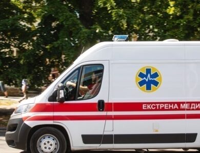 Дрон поцілив по лікарні в Херсоні: постраждали медпрацівниці