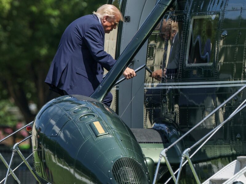 Гелікоптер Трампа наблизився на небезпечну відстань до пасажирського літака