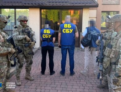 Хмельницького топ-посадовця спіймали на “відкатах”