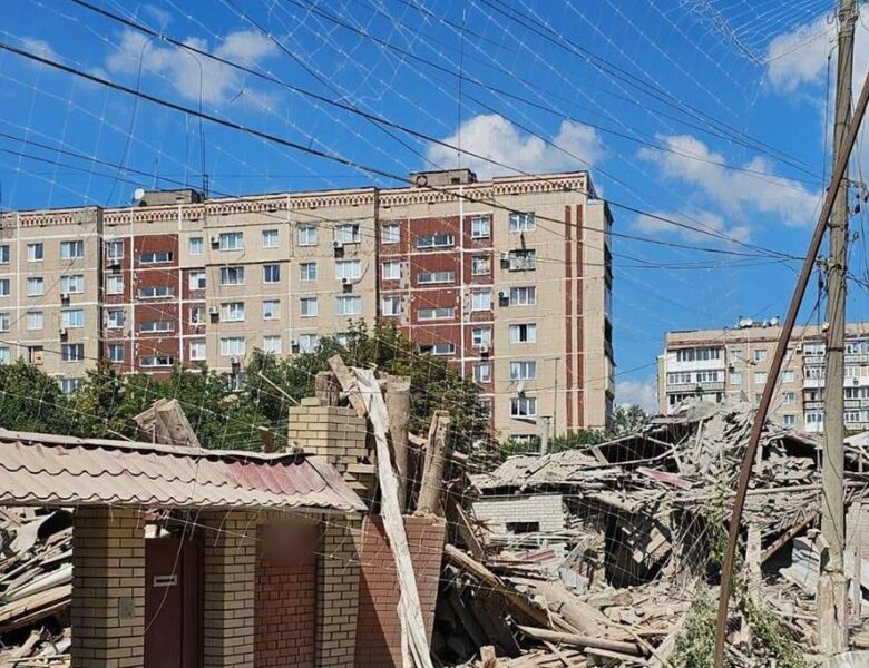 Масовані обстріли Донеччини: є жертви, пошкоджено десятки будинків