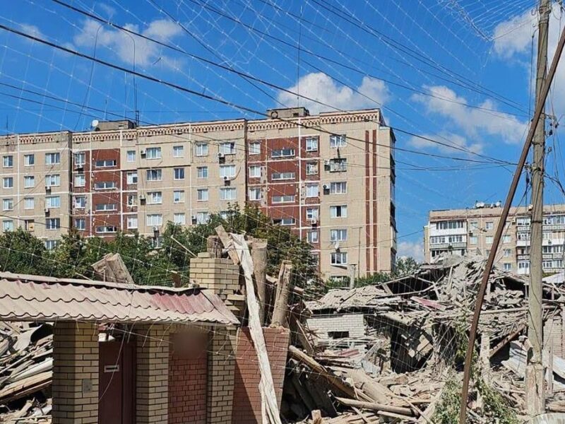 Масовані обстріли Донеччини: є жертви, пошкоджено десятки будинків