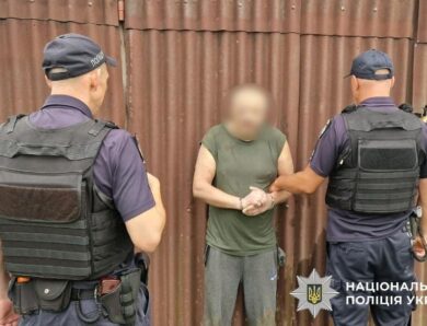 На Буковині затримали чоловіка, який поранив двох поліцейських