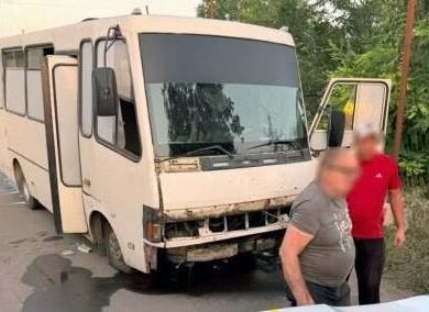На Херсонщині дрон РФ поцілив в автобус: шестеро поранених