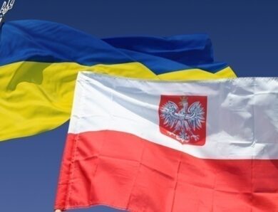 Орден для Зеленського: у Польщі вимагають від Туска завершити справу