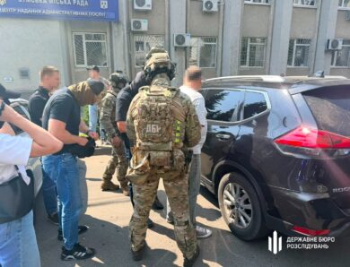 Податківців Сумщини викрили на хабарі